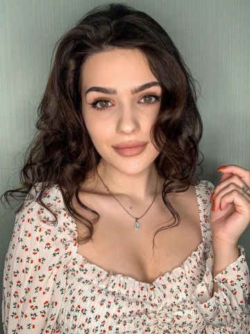 Злата Секретарша